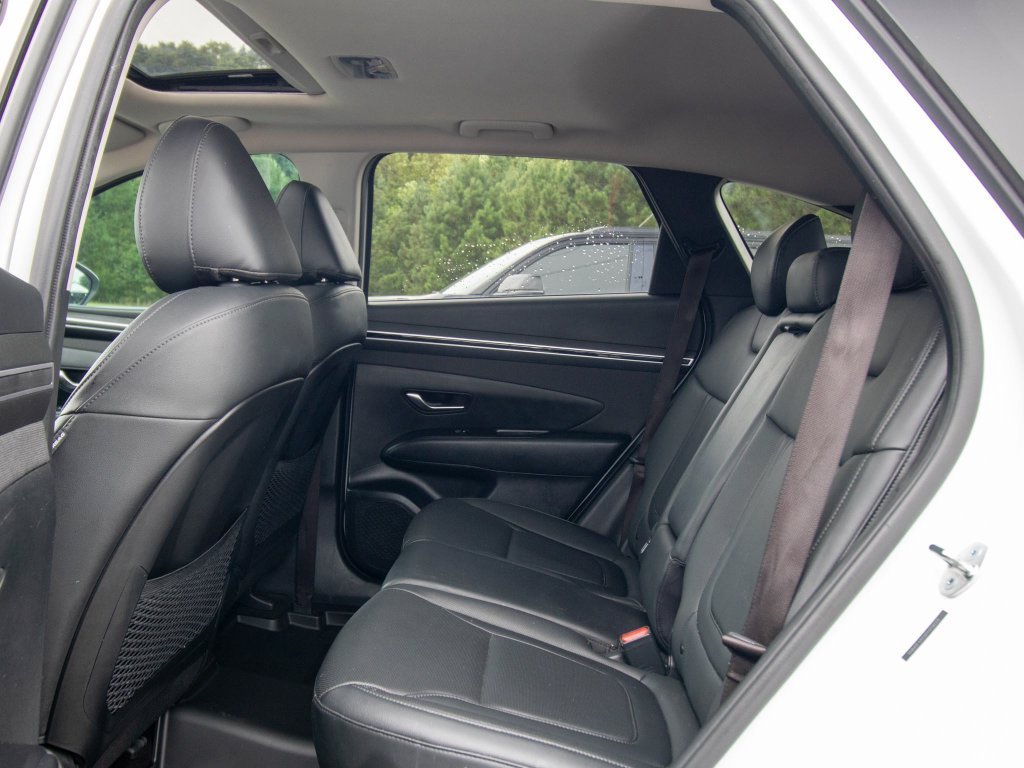 Used 2023 White Hyundai SEL image 9