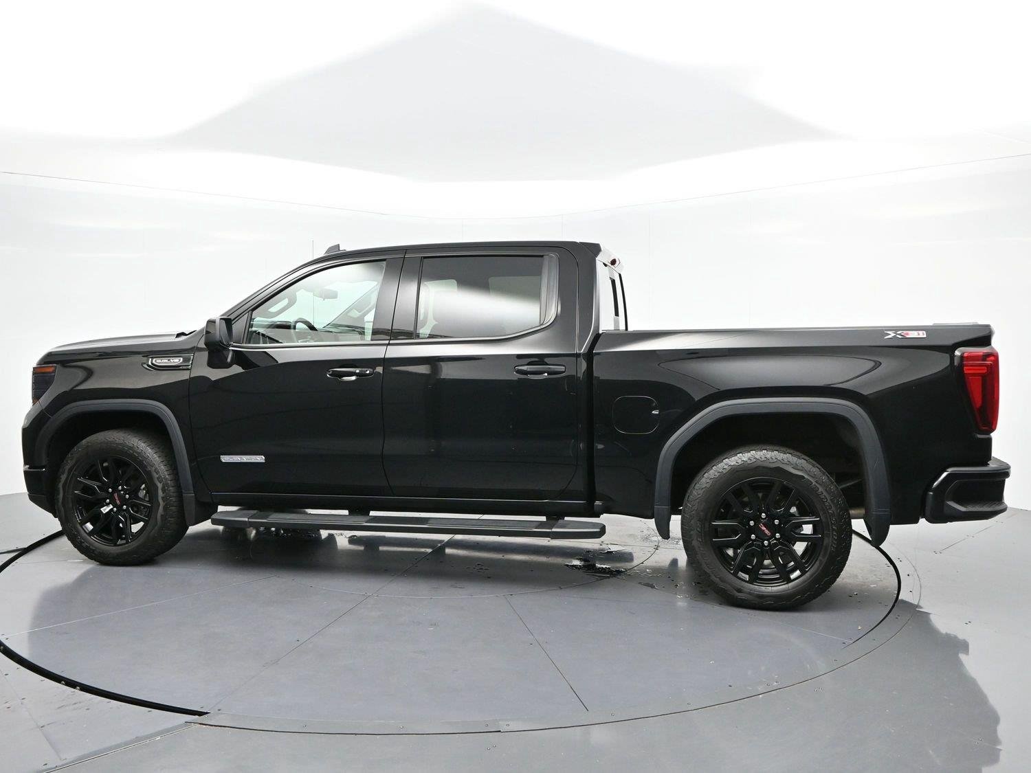 Used 2025 Onyx Black GMC Elevation image 4