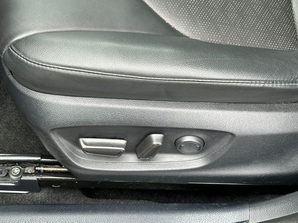 Used 2022  Toyota XSE image 22