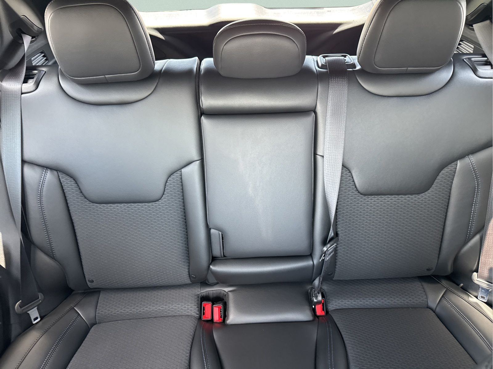 New 2026 Bright White Clearcoat Jeep Latitude image 37