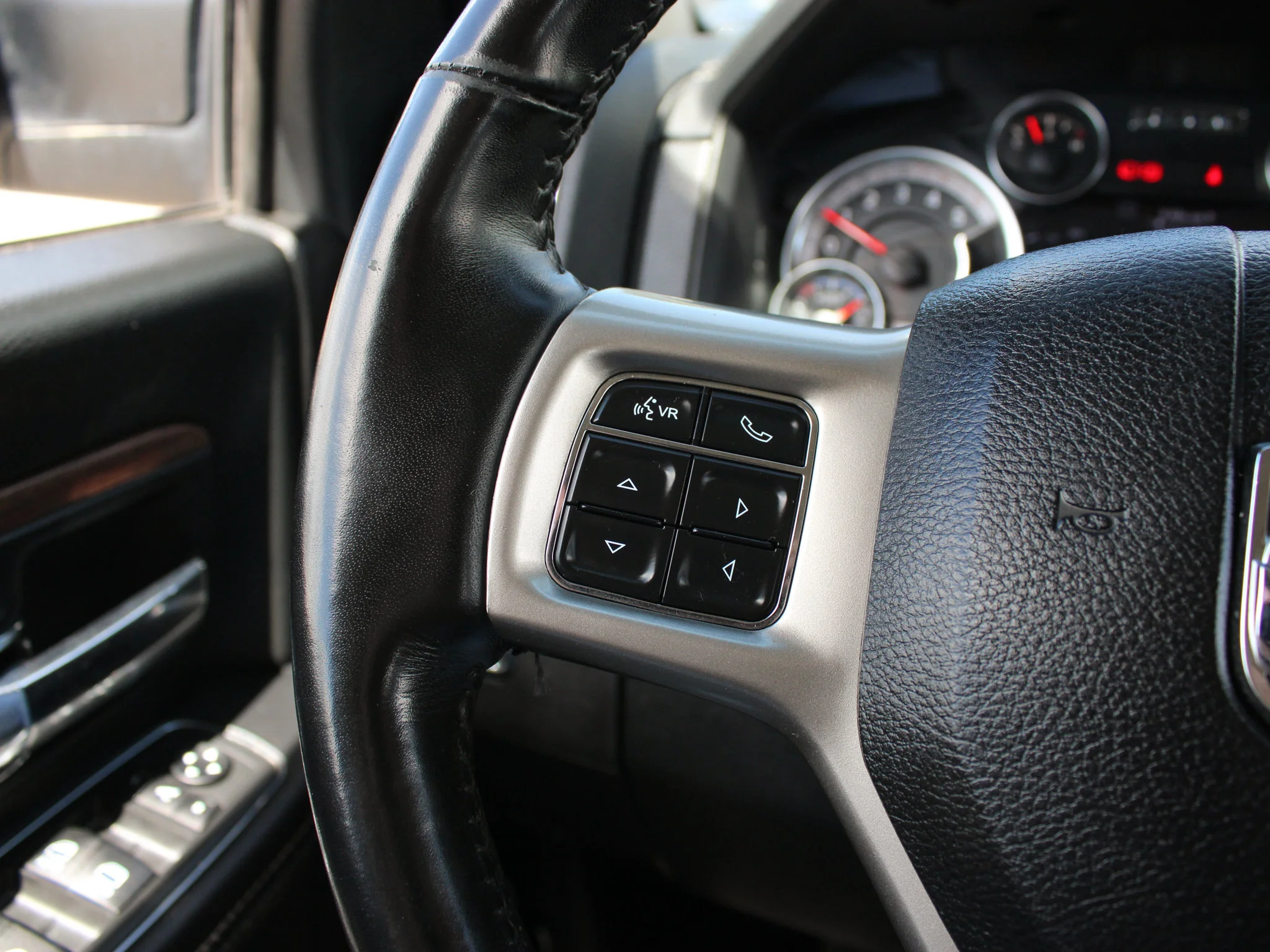 Used 2017 Black RAM Laramie* 6 Speed Manual | Heated/Vented Leather Seats | Nav | Bedliner | Diesel | Alpine image 18