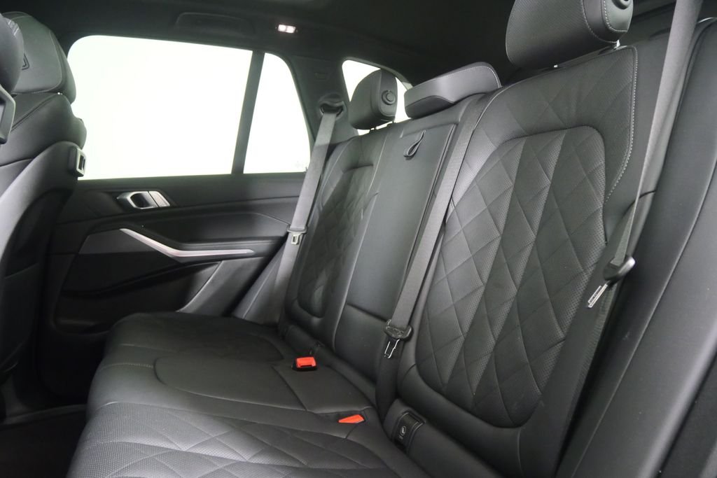 Used 2023 Black Sapphire Metallic BMW xDrive40i image 14