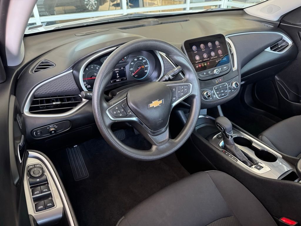 Used 2025 White Chevrolet LT image 3