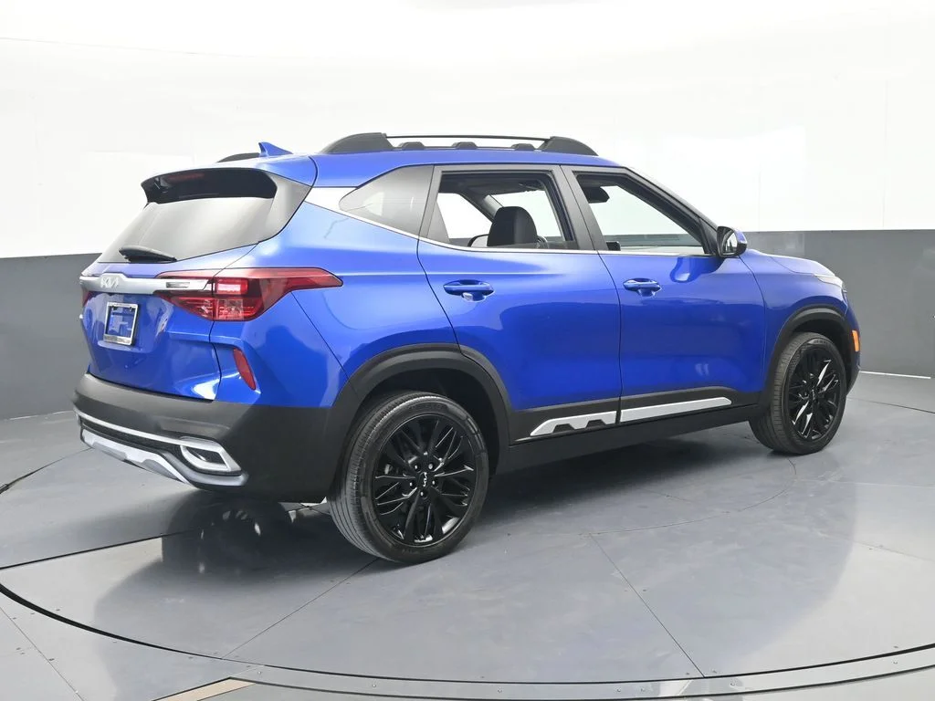Used 2022 Neptune Blue Kia Nightfall image 5