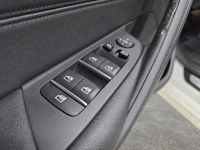 Used 2018 Alpine White BMW 530i xDrive image 27