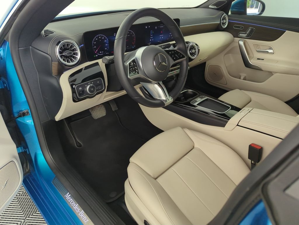 Used 2025  Mercedes-Benz CLA 250 image 11