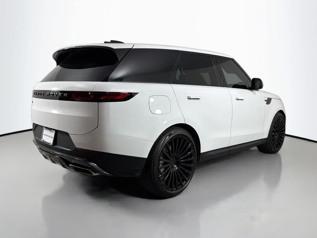 New 2026 Fuji White Land Rover SE image 5