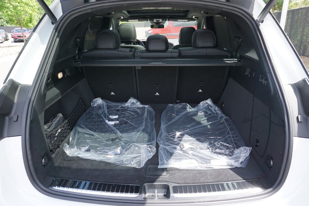 New 2026 MANUFAKTUR Moonlight White Metallic Mercedes-Benz GLE 63 S AMG® image 61
