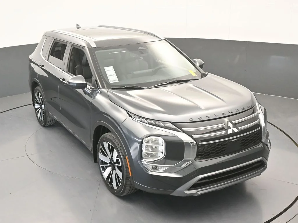 New 2026 Gray Mitsubishi SEL image 65