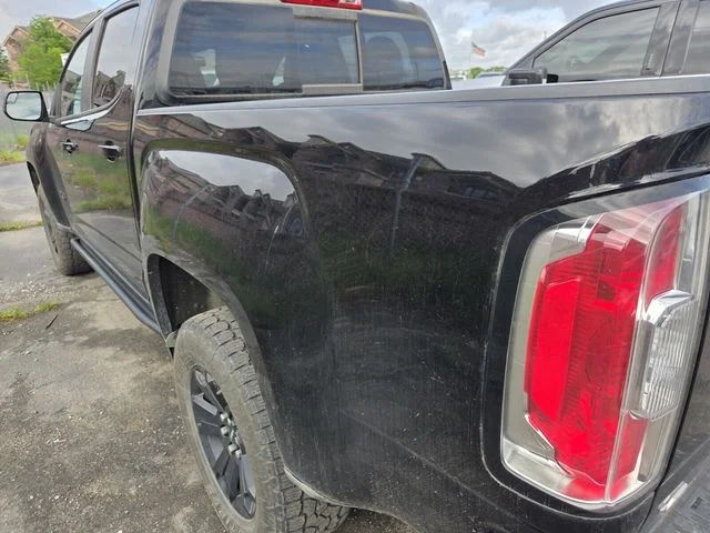 Used 2021 Black GMC AT4 w/Cloth image 5