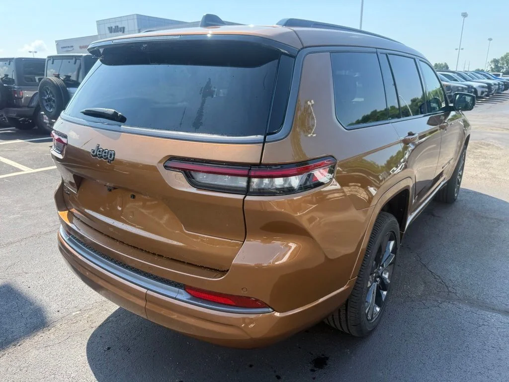 New 2026 Copper Shino Metallic Clear-Coat Exterior Paint Jeep Limited Reserve image 3