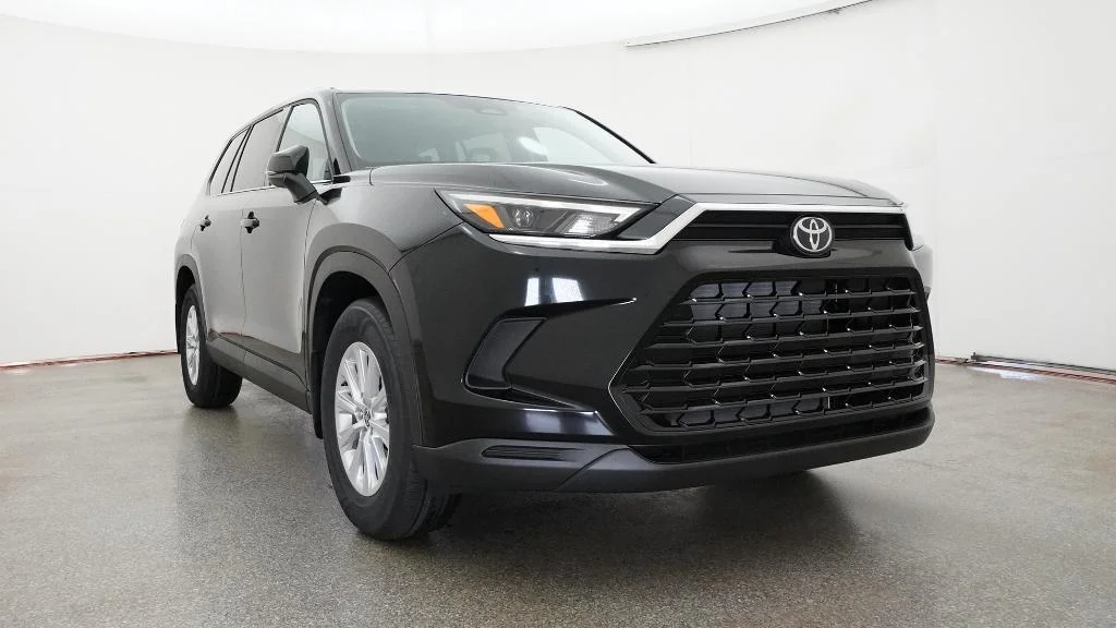 New 2026 Midnight Black Metallic Toyota XLE image 22