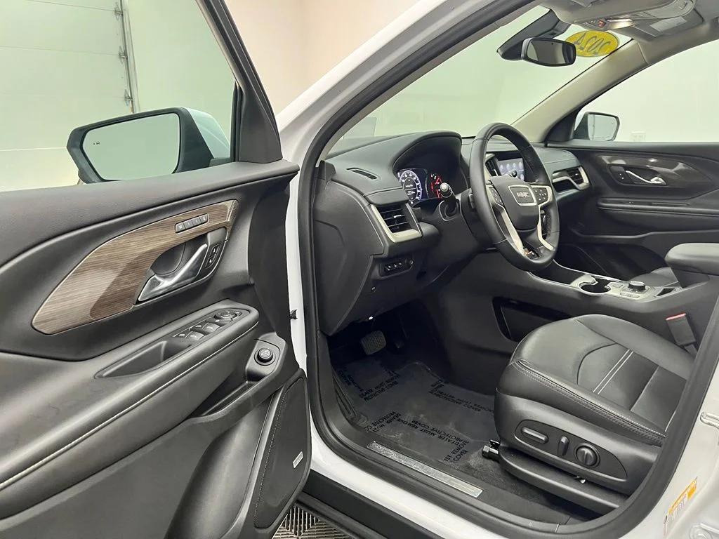 Used 2024 White GMC Denali image 18