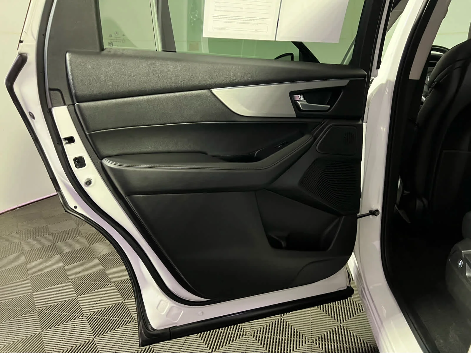 Certified Used 2025 Platinum White Pearl Acura  image 27