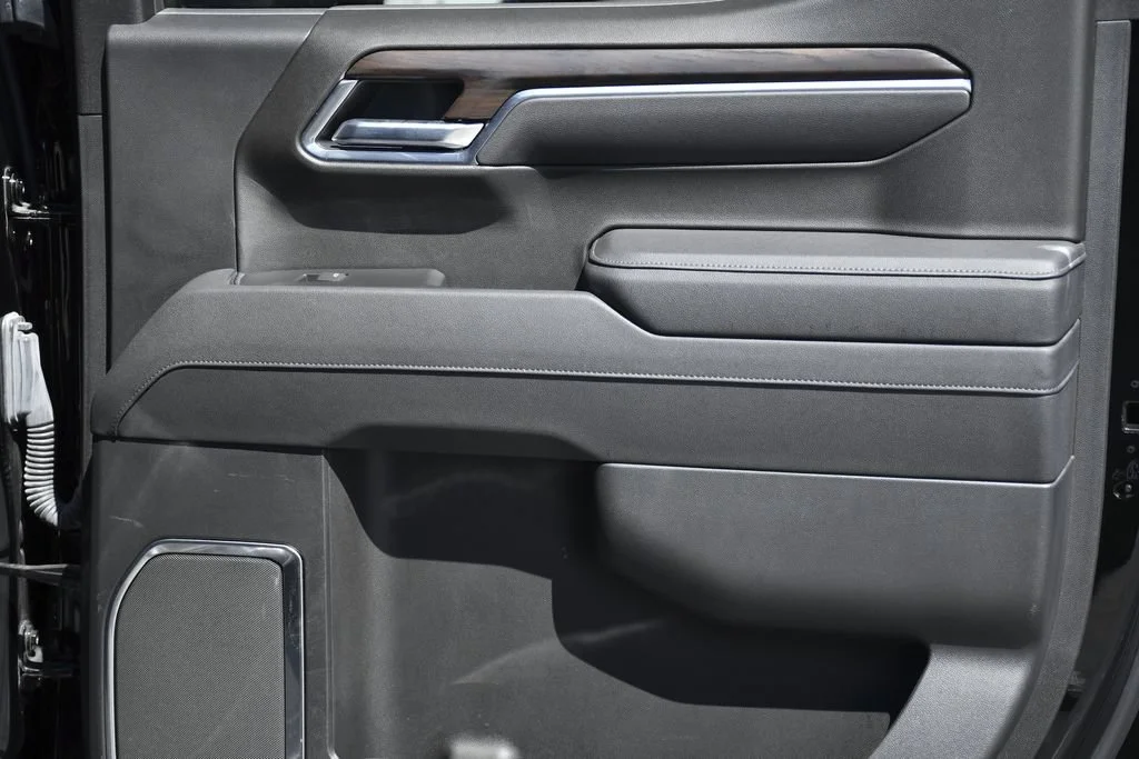 Used 2025 Onyx Black GMC SLT image 26