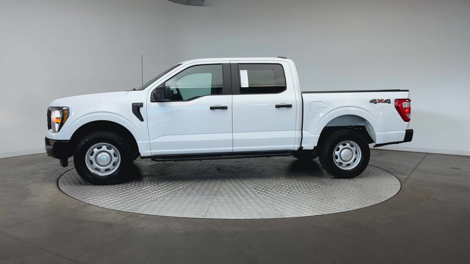 Used 2023 Oxford White Ford XL image 5