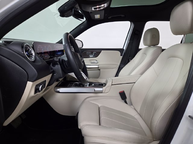 Used 2026 White Mercedes-Benz GLB 250 image 17