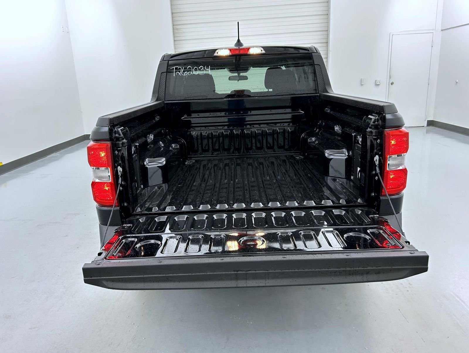 New 2026 Shadow Black Ford XLT image 22