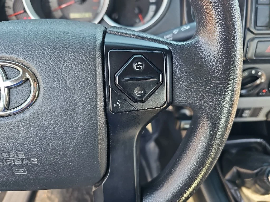 Used 2015 White Toyota Base image 17