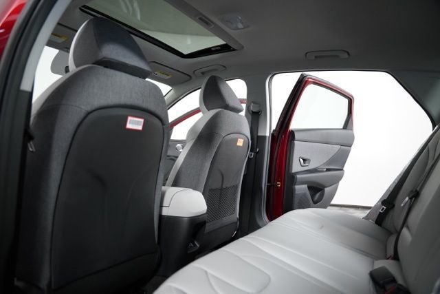 2025 Hyundai Elantra Limited - Photo 31