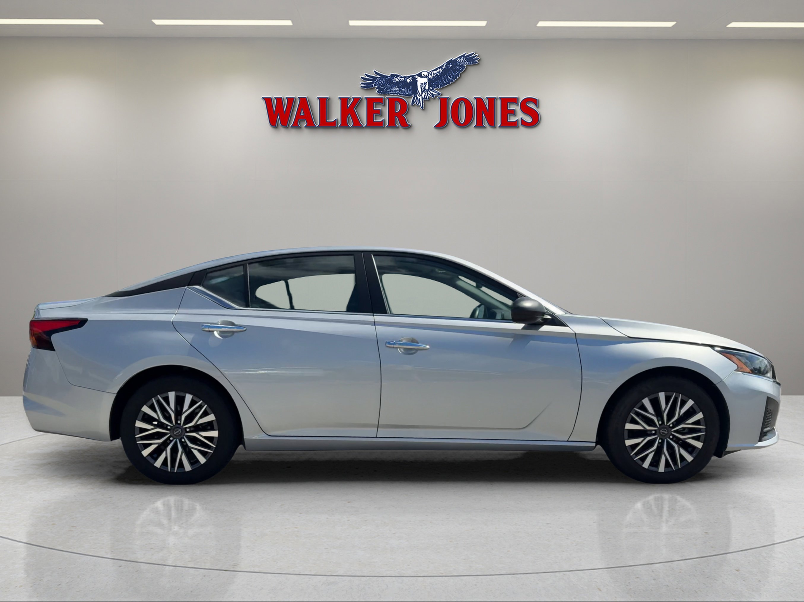 Used 2024 Nissan Altima SV with VIN 1N4BL4DV1RN302805 for sale in Waycross, GA