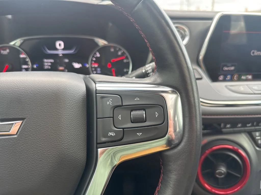 Used 2022 Iridescent Pearl Tricoat Chevrolet RS image 33