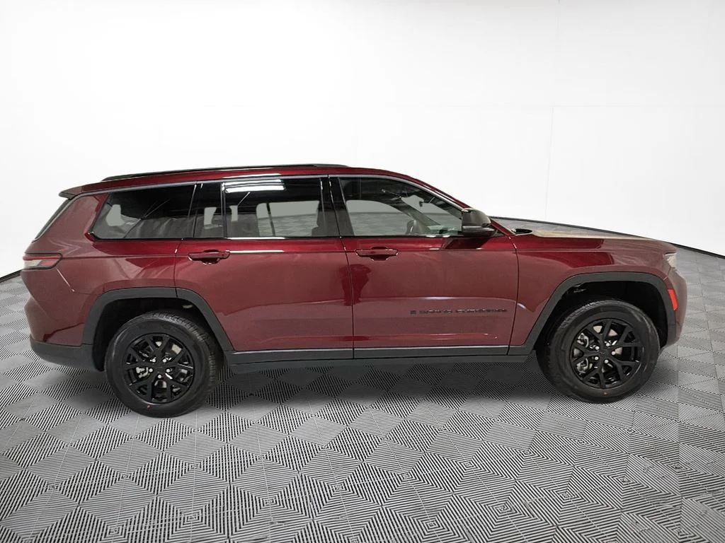 New 2026 Velvet Red Pearl-Coat Exterior Paint Jeep Altitude image 5