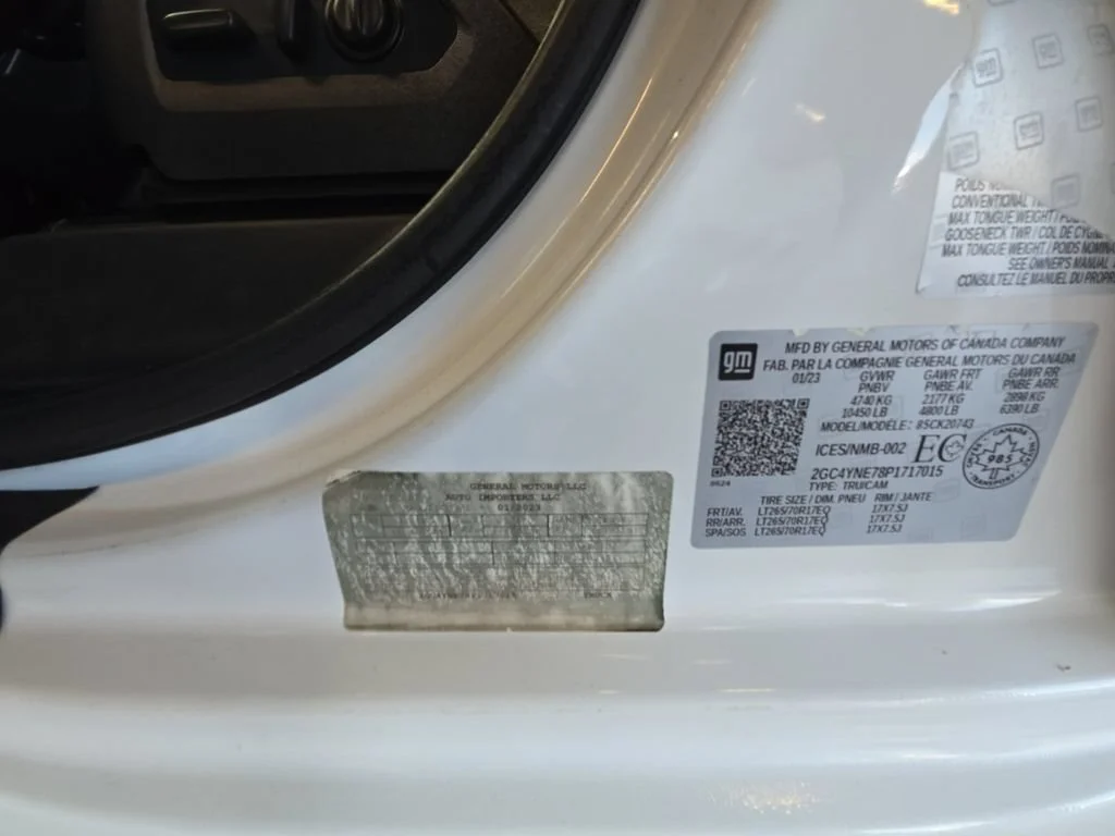Used 2023 Summit White Chevrolet LT image 25