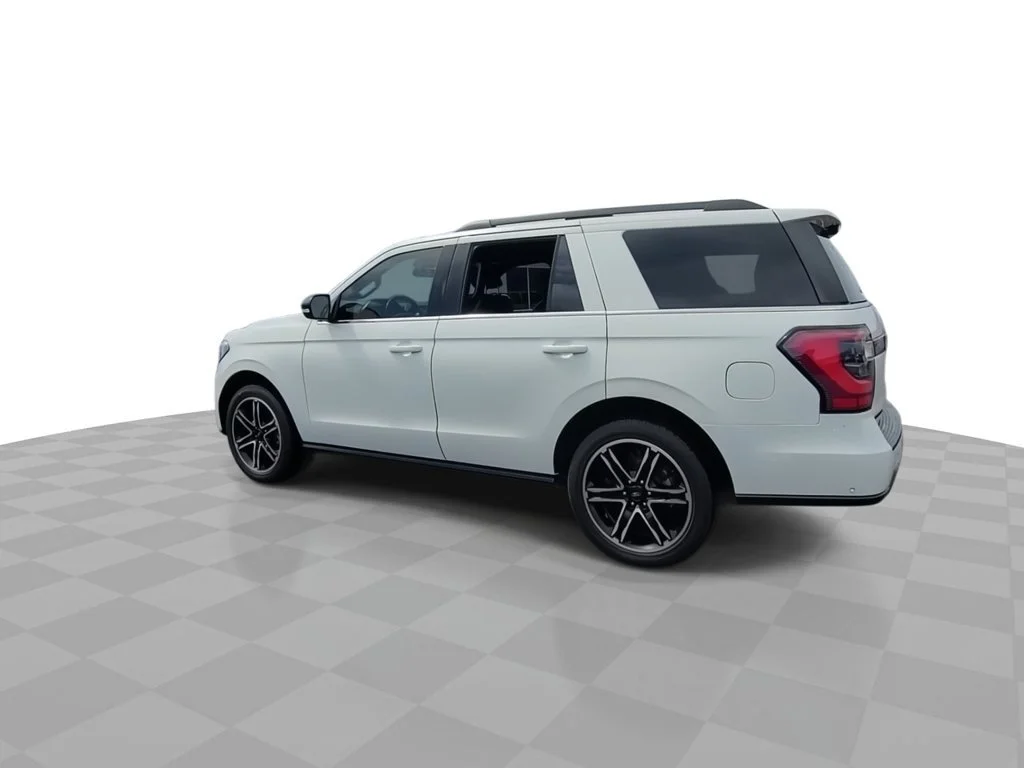 Used 2021 White Ford Limited image 6