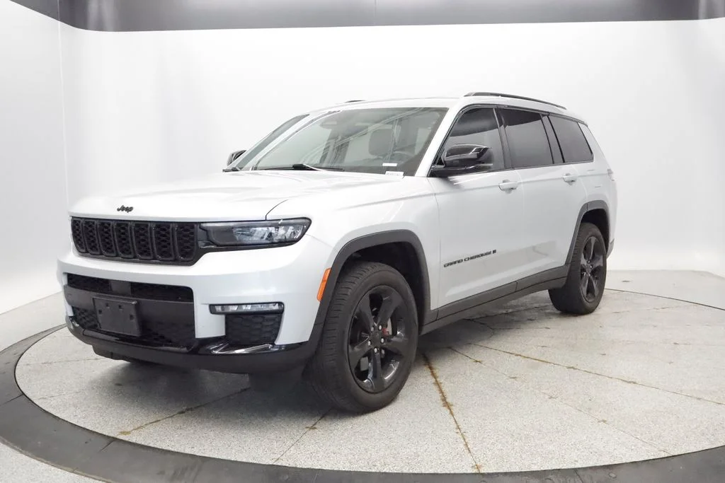 Used 2022 Silver Jeep Limited image 1