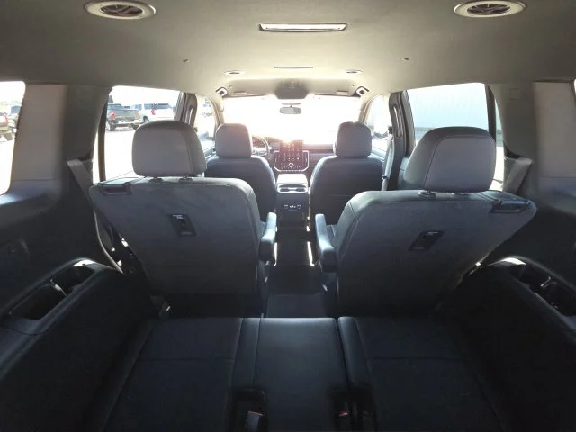 Used 2024 White GMC Elevation image 15