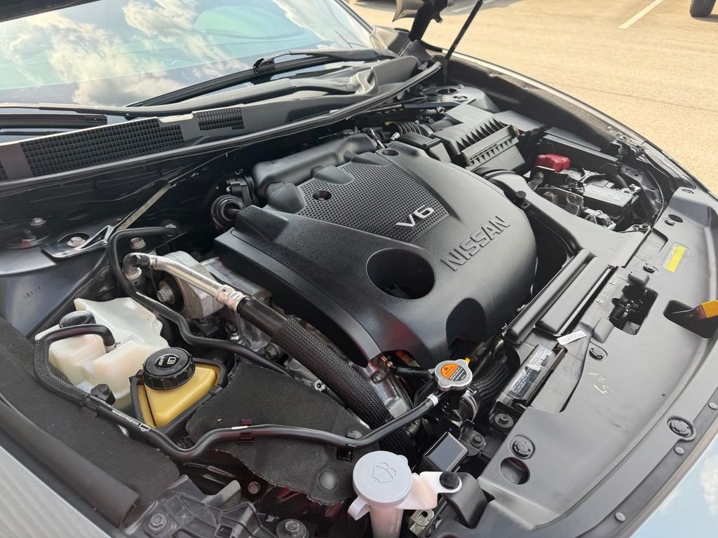 Used 2019 Gray Nissan SR image 6