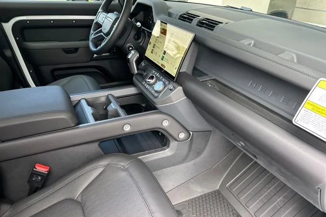 New 2026 Fuji White Land Rover X-Dynamic SE image 14