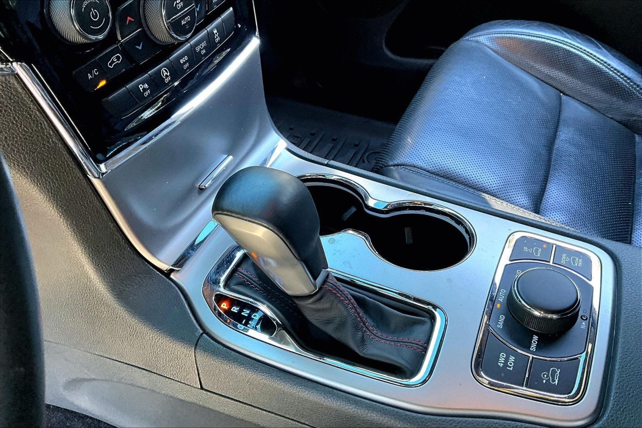 Used 2019 Gray Jeep Trailhawk image 15