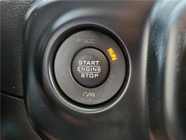 Used 2022 Silver Zynith Clearcoat Jeep Sahara 4x4 image 14