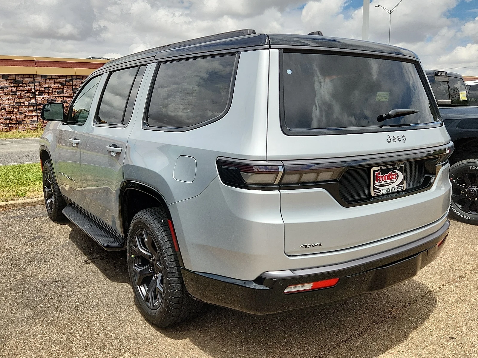 New 2026 Silver-Zynith  Paint Jeep UPLAND 4X4 image 2