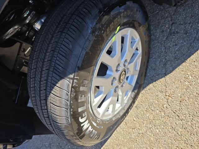 2025 Toyota Tacoma SR5 - Photo 31