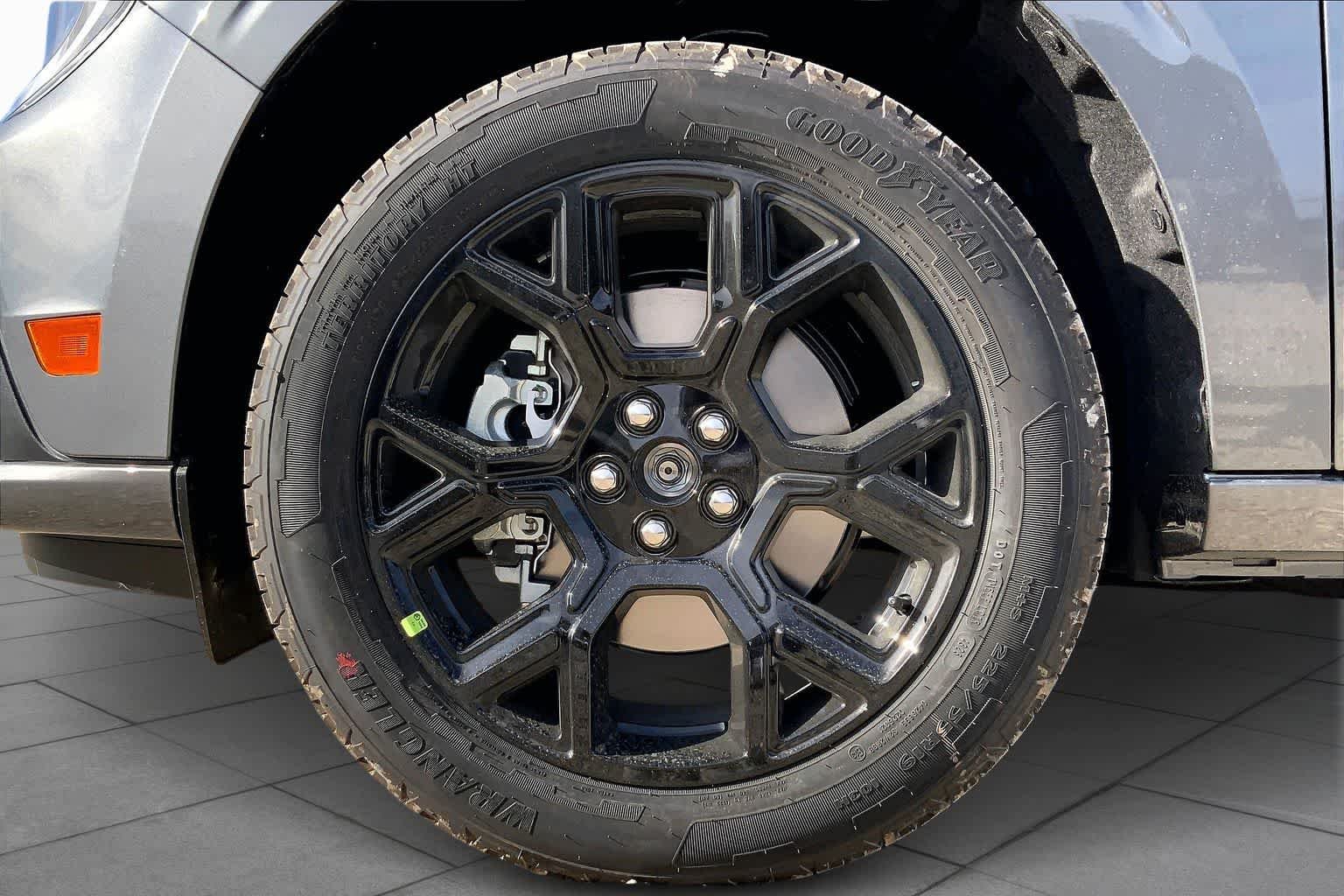 New 2026 Carbonized Gray Metallic Ford Lobo™ image 8