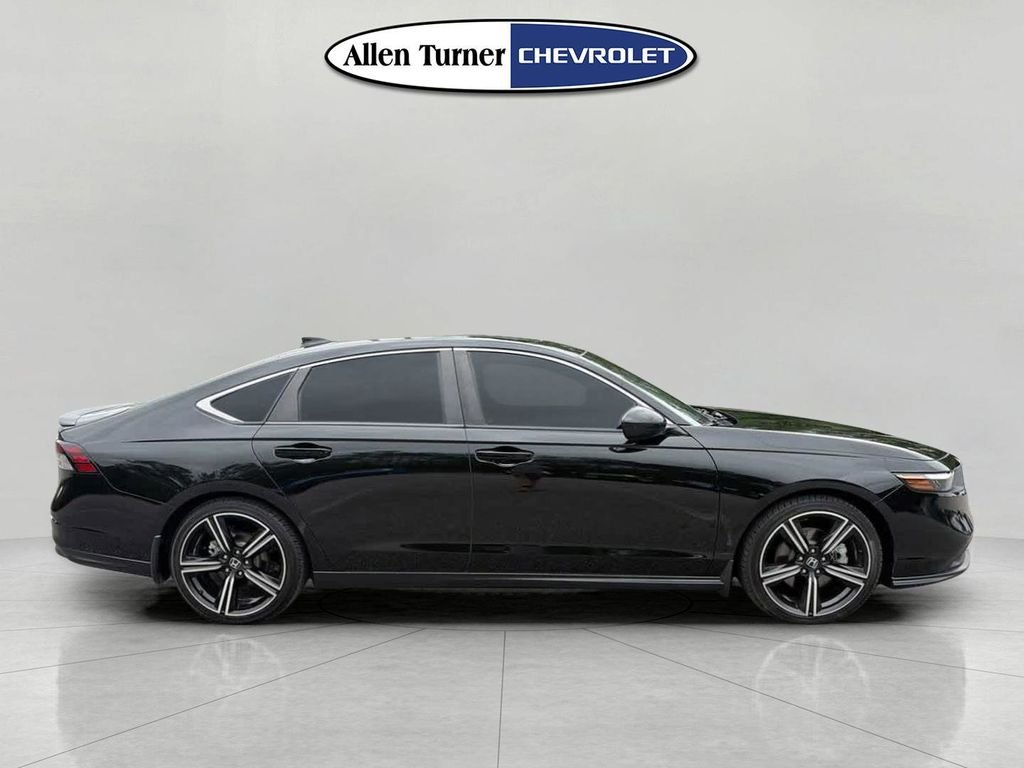 Used 2023  Honda Sport image 3
