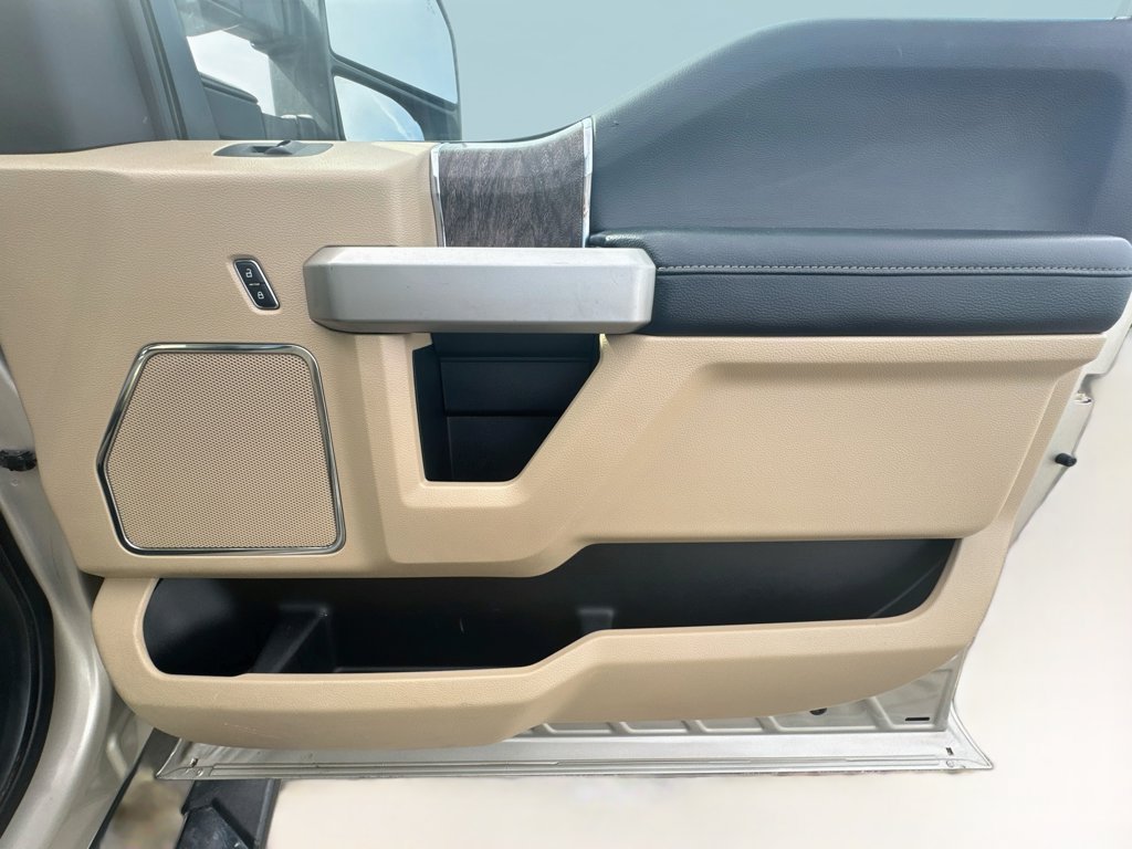Used 2017  Ford Lariat image 36