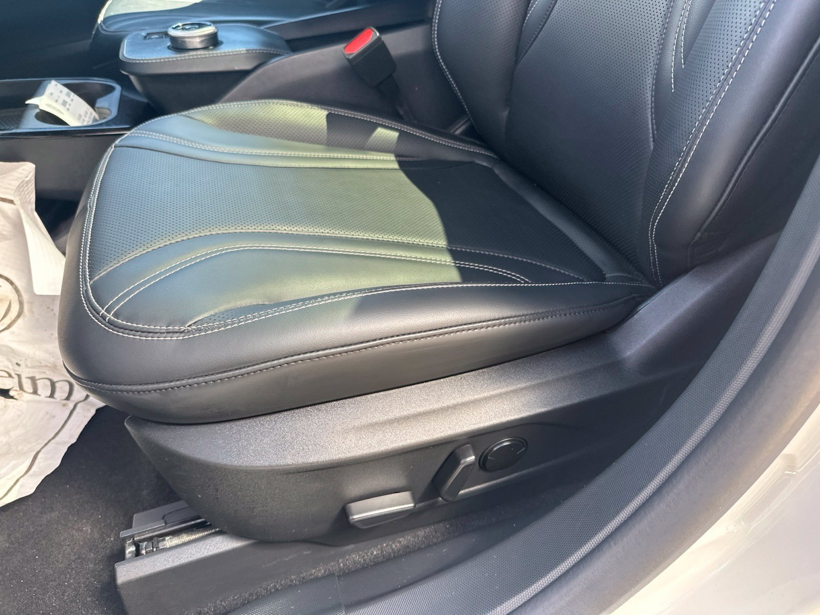 Used 2023 White Metallic Ford Premium image 18