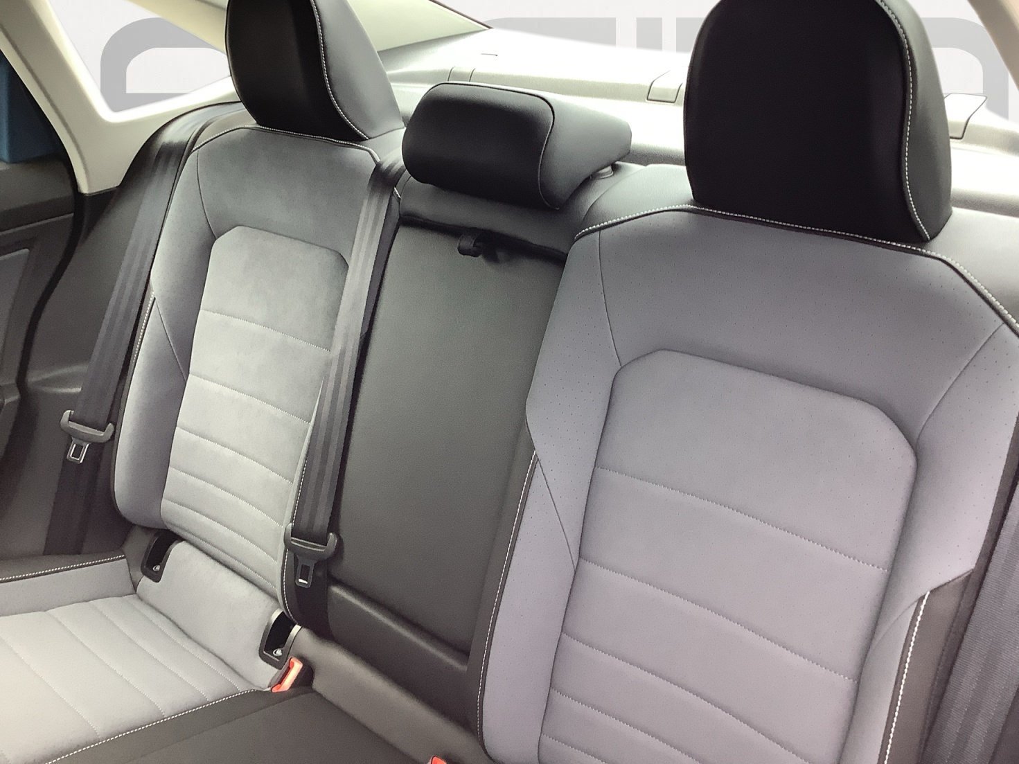 New 2027 OPAL WHITE Volkswagen SE image 22