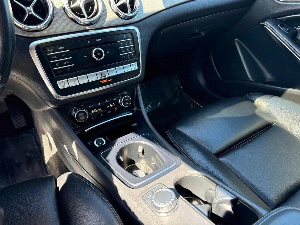 Used 2018 Silver Mercedes-Benz GLA 250 image 22