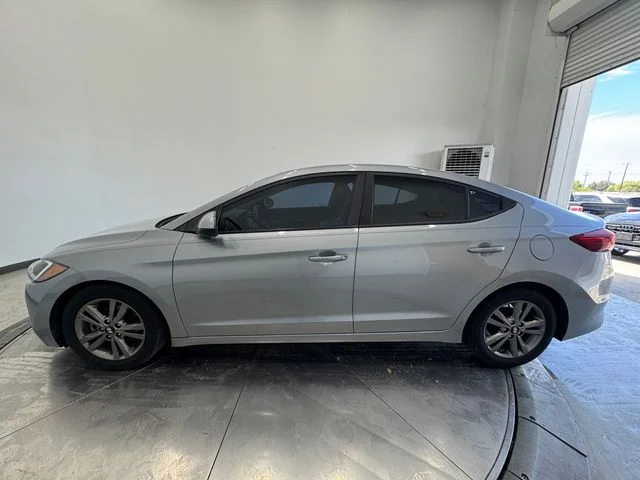 Used 2017 Shale Gray Metallic Hyundai SE image 18
