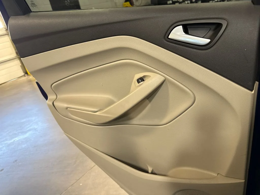 Used 2016 Blue Ford SE image 11