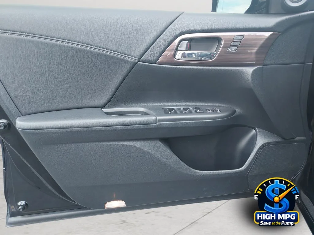 Used 2017 Black Honda EX-L image 27
