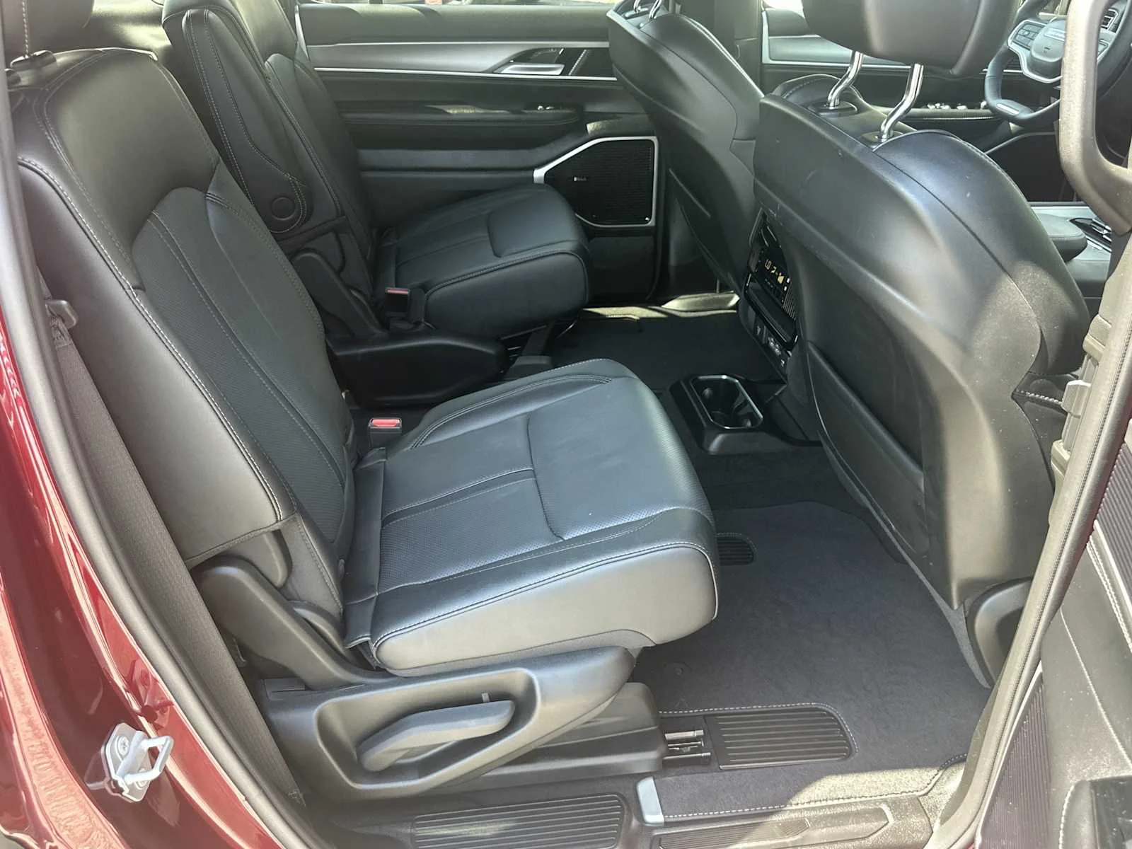 New 2026 Velvet Red Pearl-Coat Exterior Paint Jeep Limited Altitude image 15