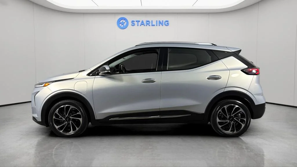 Used 2023 Silver Flare Metallic Chevrolet Premier image 4