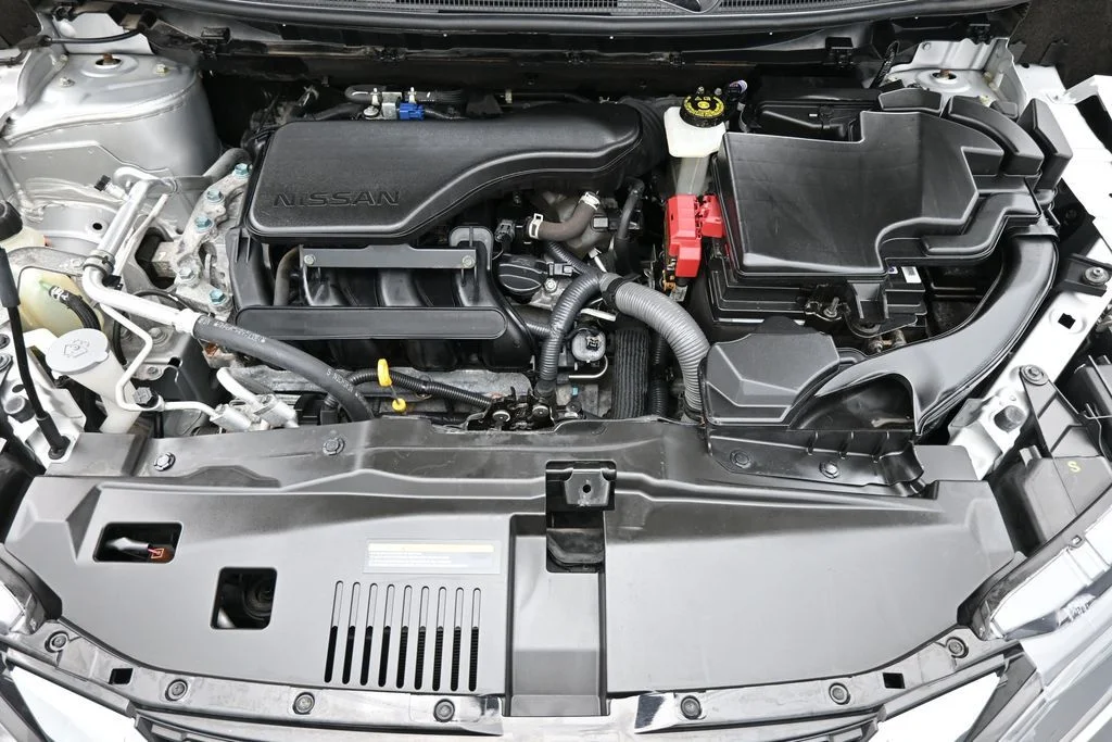 Used 2021 Silver Nissan SL image 15