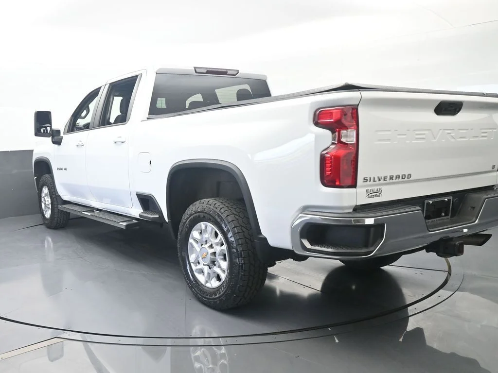 Used 2022 Summit White Chevrolet LT image 4